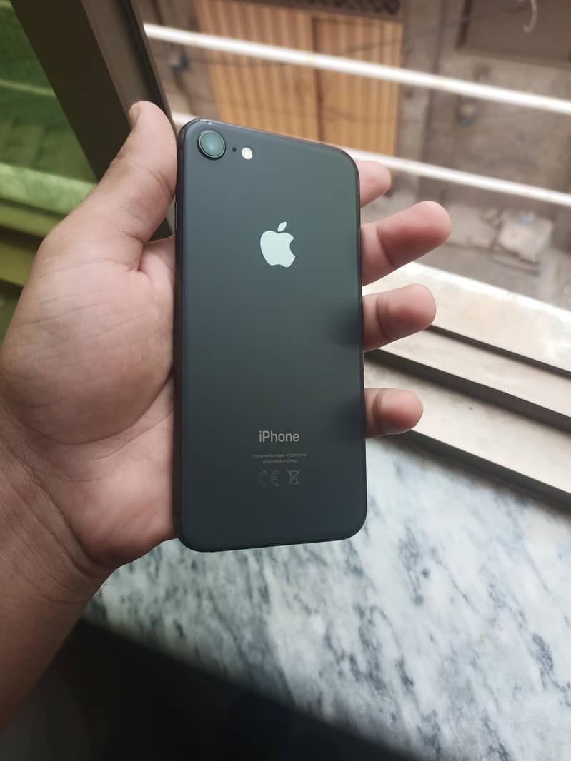 Apple iPhone 8 1