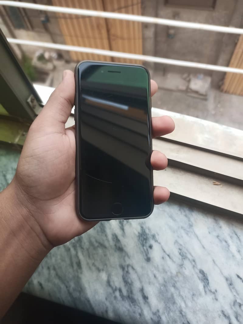 Apple iPhone 8 3