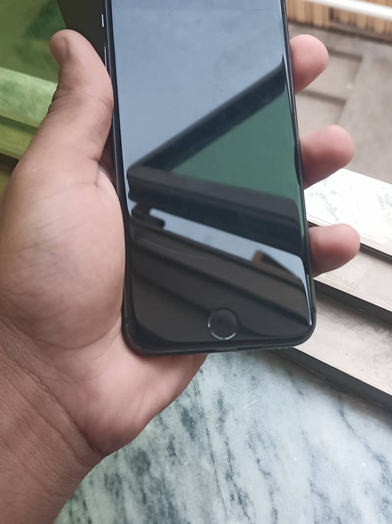 Apple iPhone 8 4