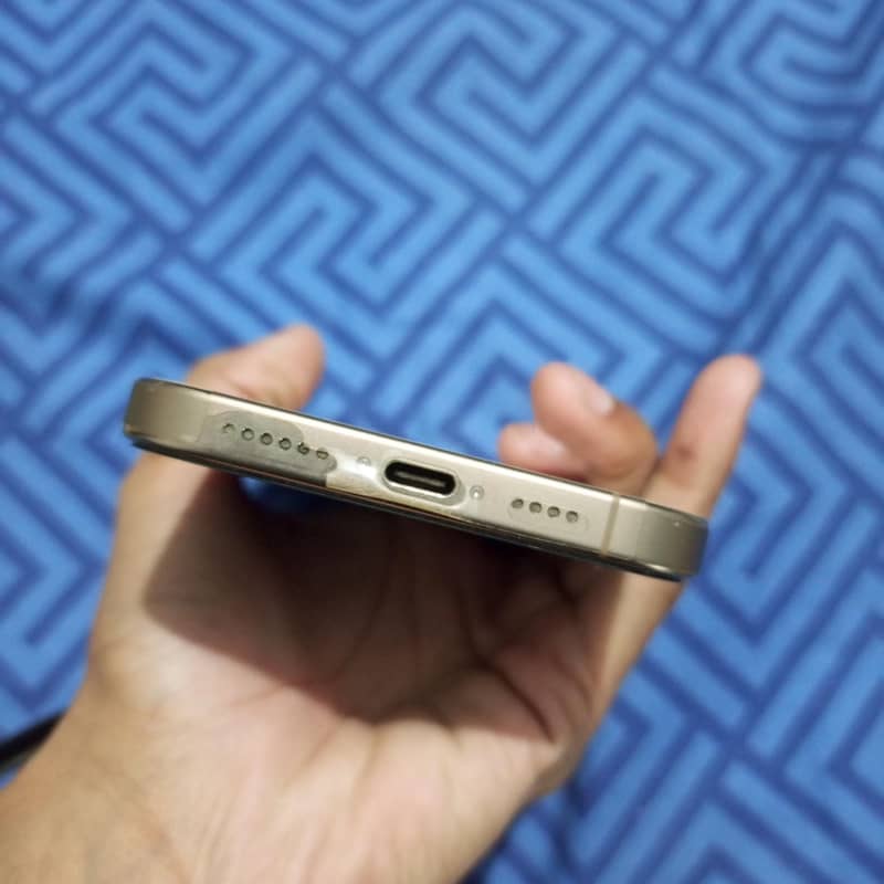 Apple iPhone 16 Pro Max 3