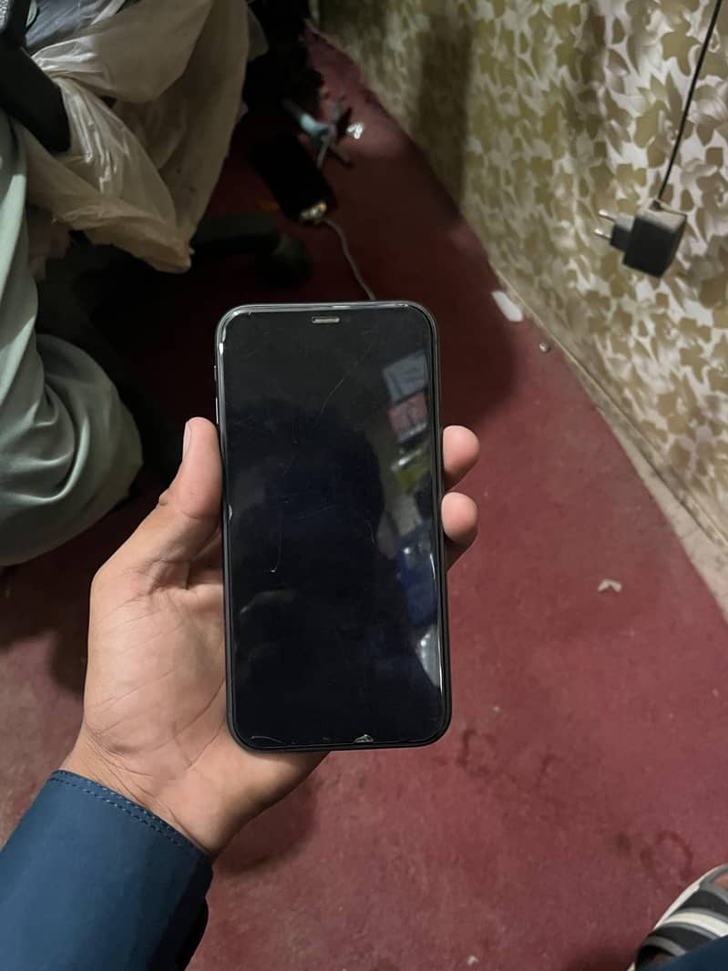 Apple iPhone 11 4