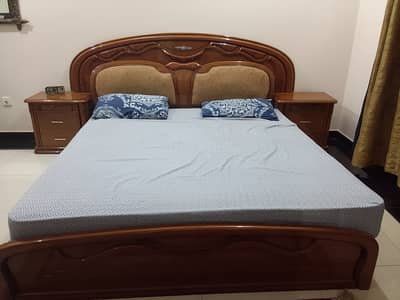 Bed set with side tables and 6" mattress