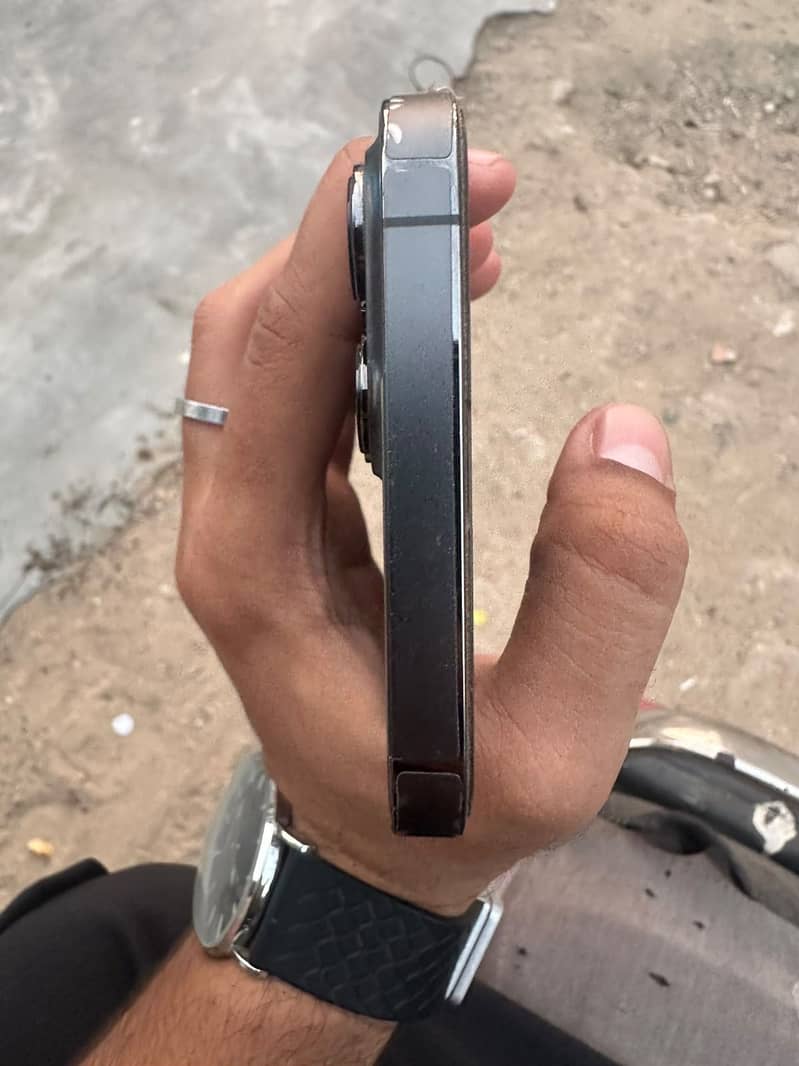 Apple iPhone 13 Pro Max 3