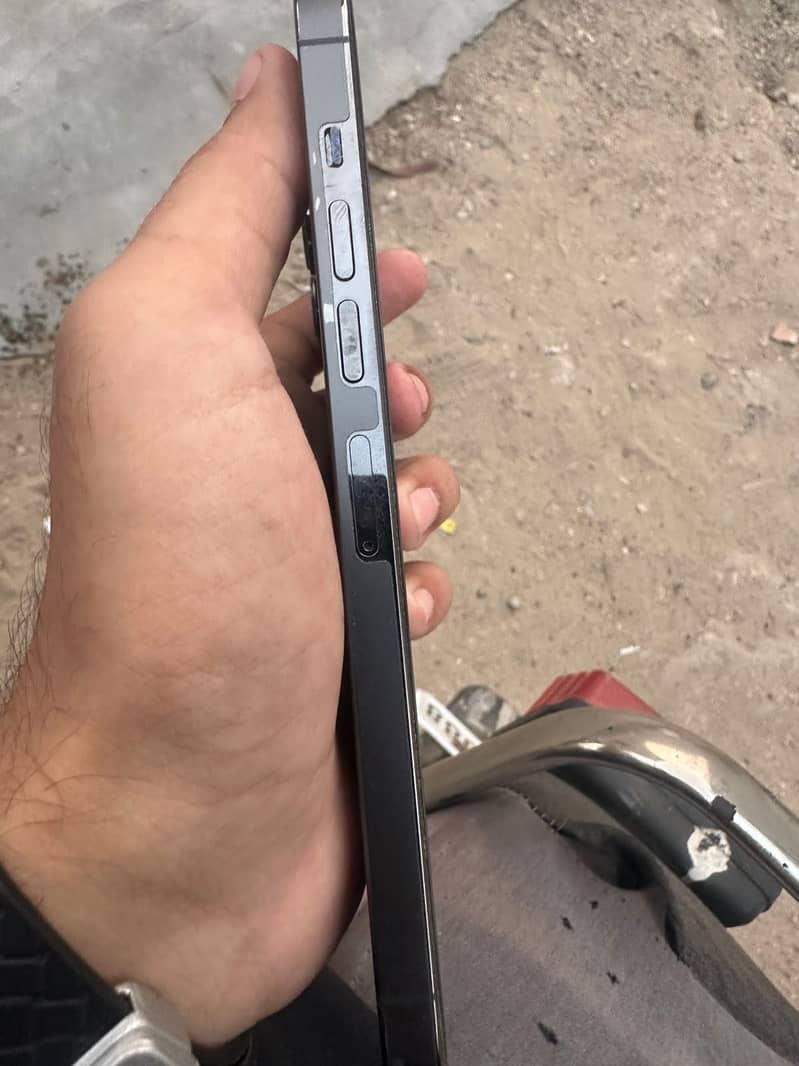 Apple iPhone 13 Pro Max 4