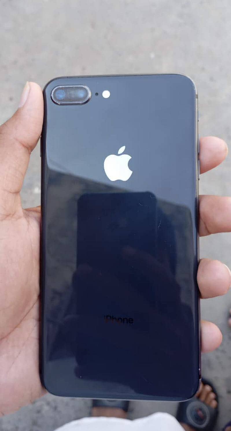 Apple iPhone 8 Plus 0