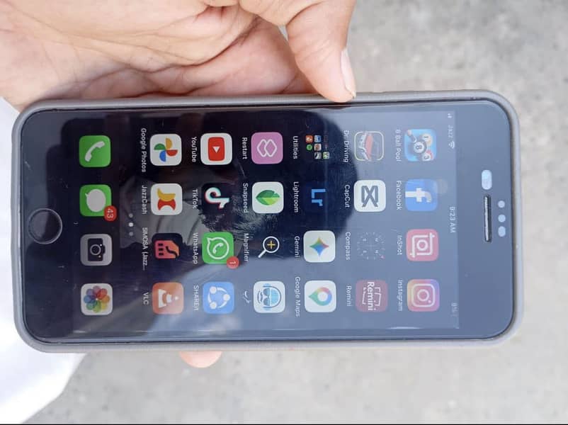 Apple iPhone 8 Plus 1