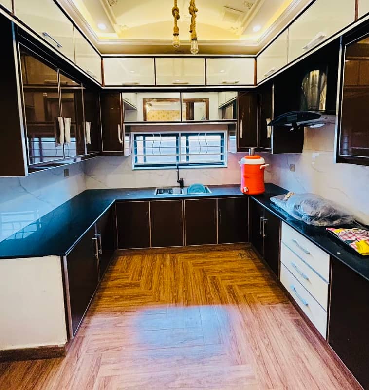 10 Marla Owner Build Facing Park Home For Sale - Houses - 1120588337