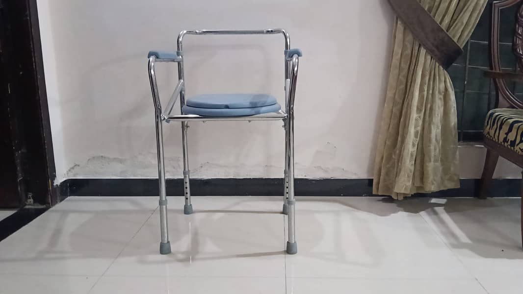 Commode Chair 0