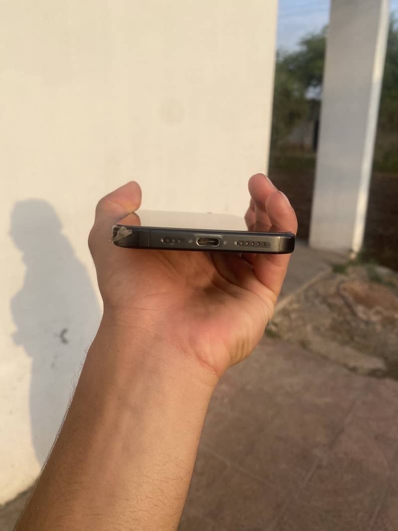 Apple iPhone 15 Pro Max with Box 1