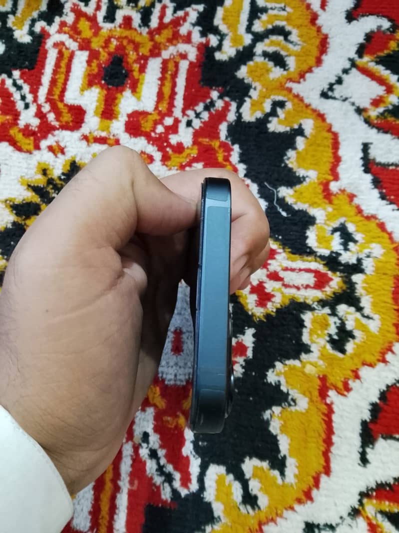 Apple iPhone 13 1