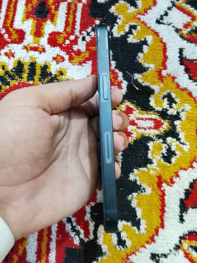 Apple iPhone 13 4
