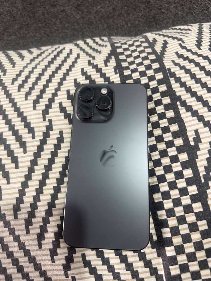 Apple iPhone 15 Pro Max 3