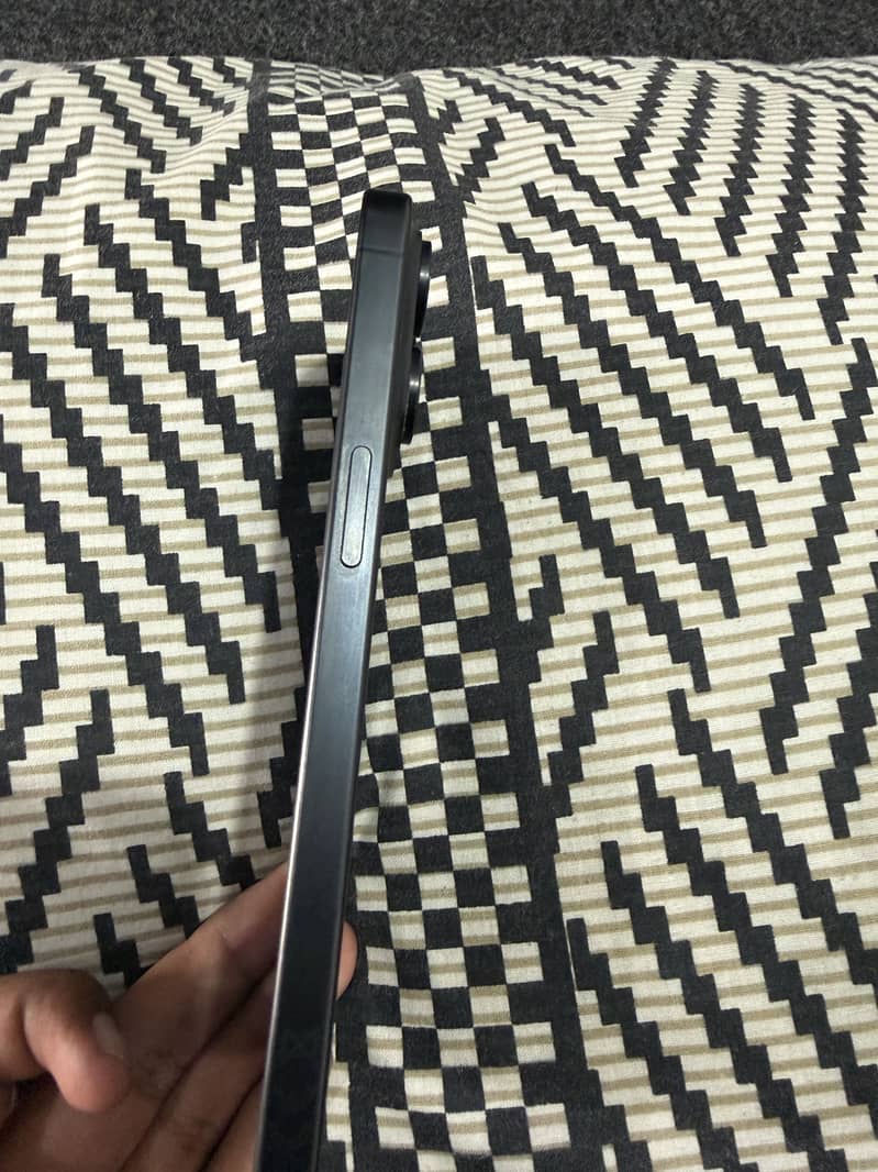Apple iPhone 15 Pro Max 4