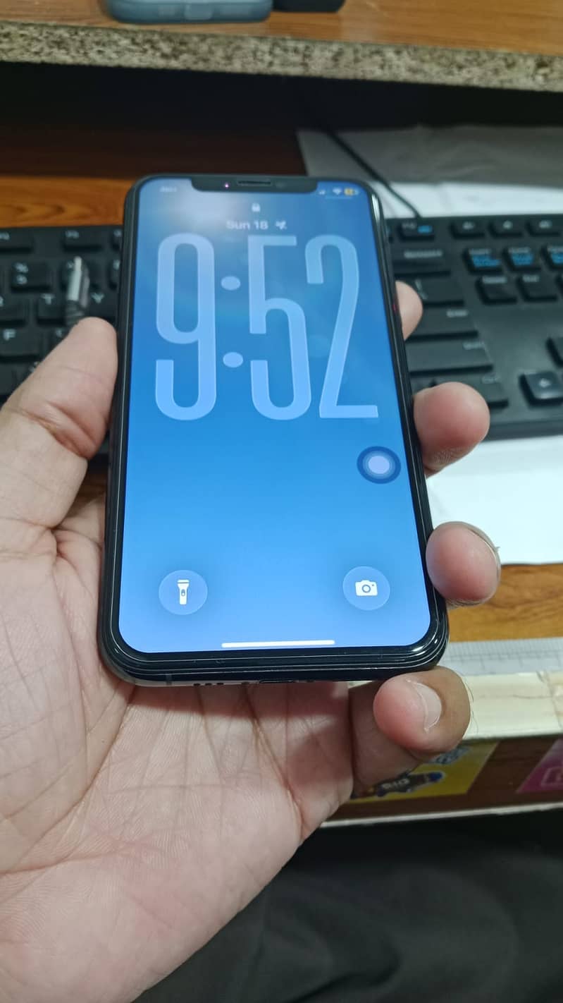 Apple iPhone 11 Pro 4