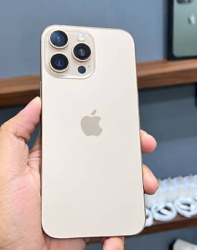 Apple iPhone 16 Pro Max 1