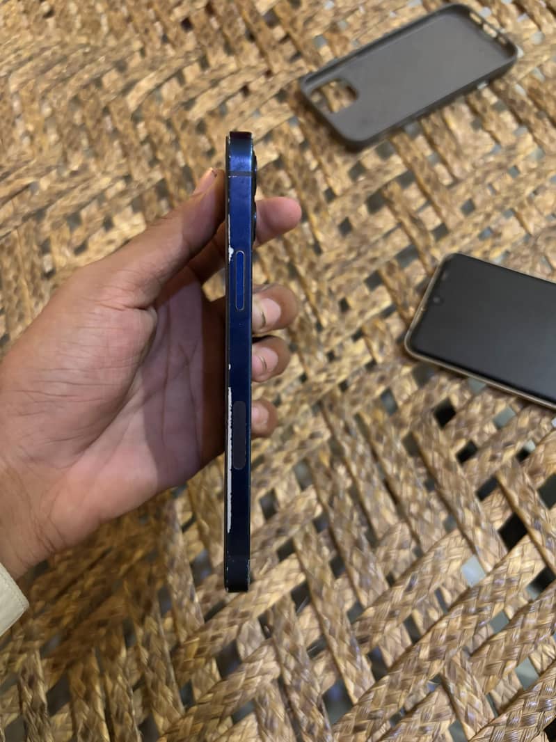 Apple iPhone 12 0