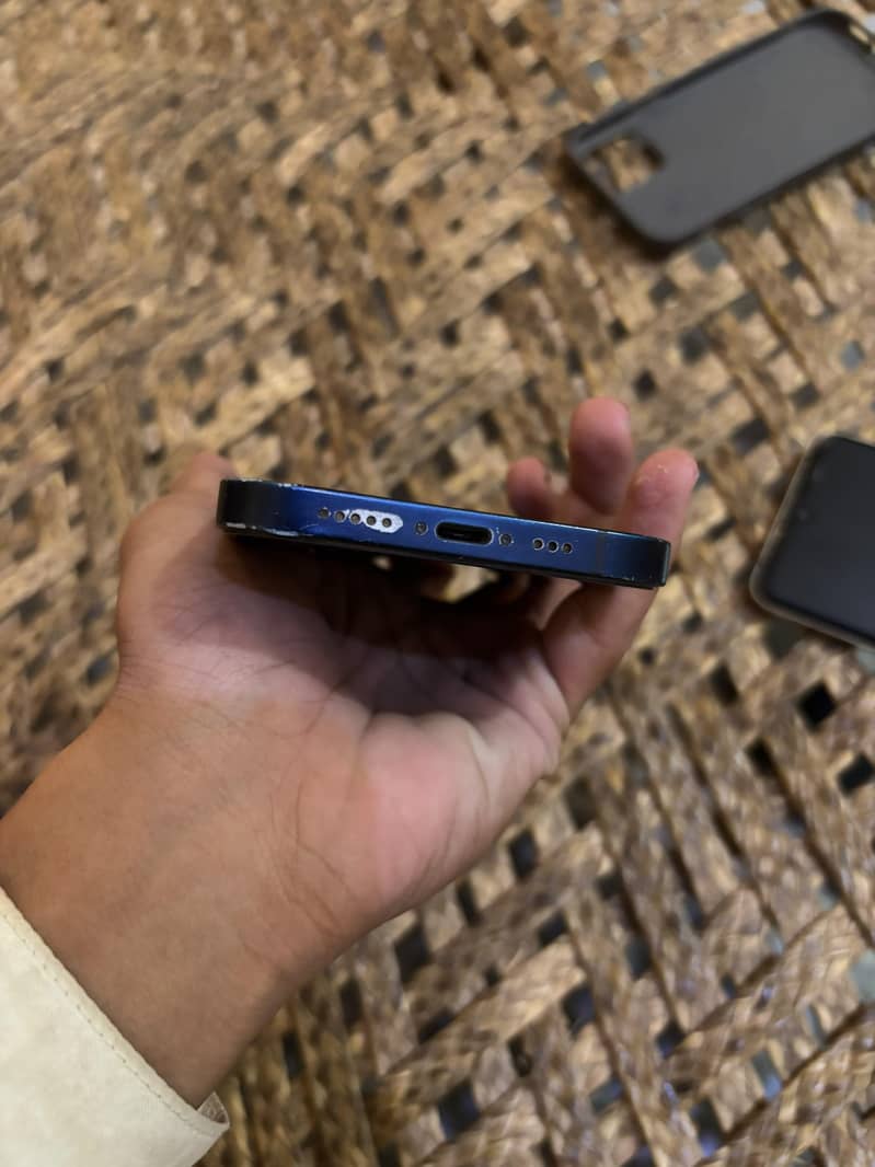 Apple iPhone 12 2