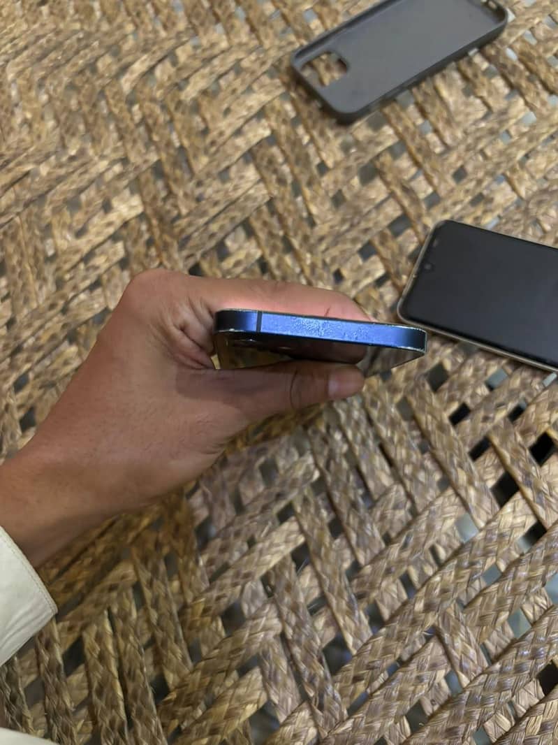 Apple iPhone 12 9