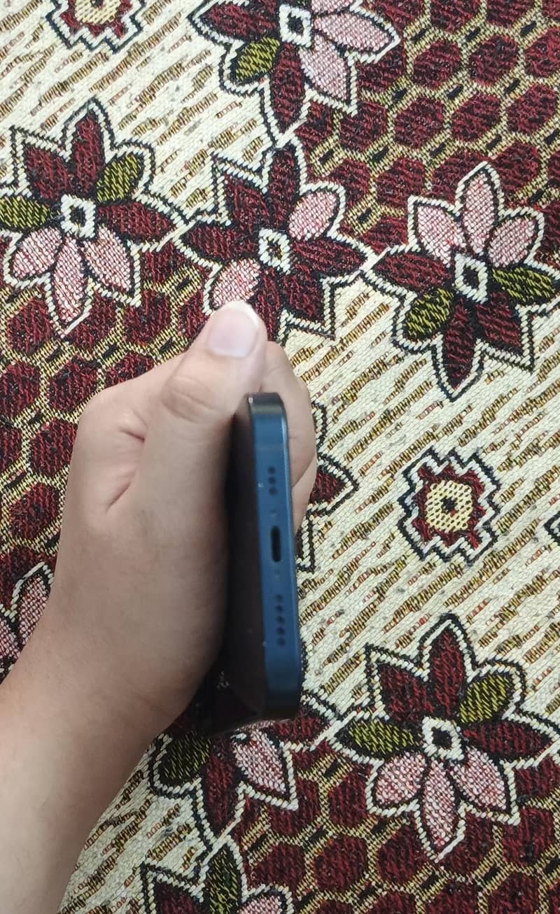 Apple iPhone 13 4