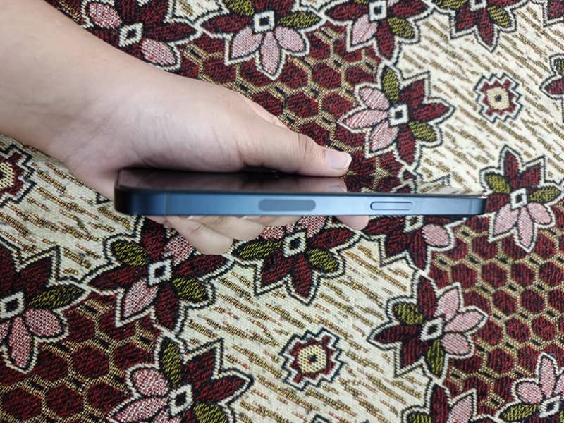 Apple iPhone 13 5