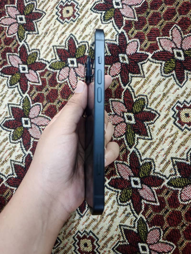 Apple iPhone 13 6