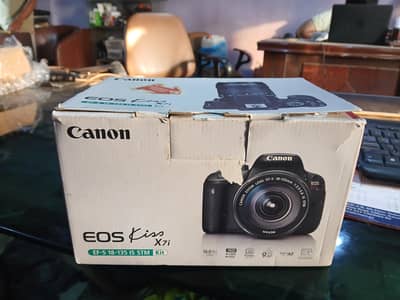 Used Canon EOS Kiss X7i (700D) with 18-55mm & 75-300mm Lens Kits