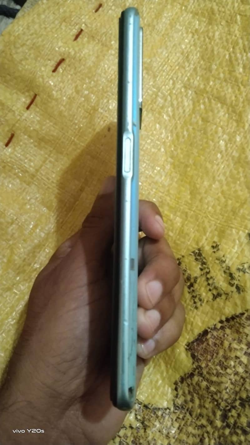 OPPO A76 1