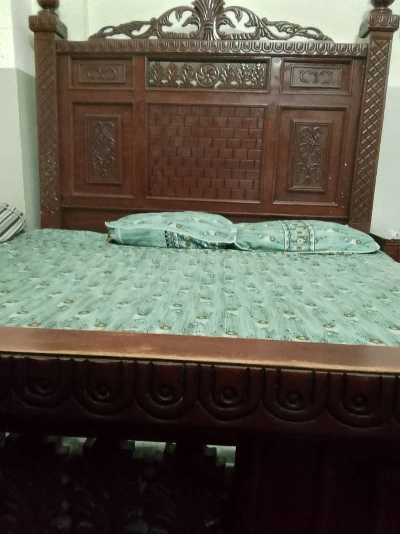 Bed , dressing table,2 side table, shocase 0
