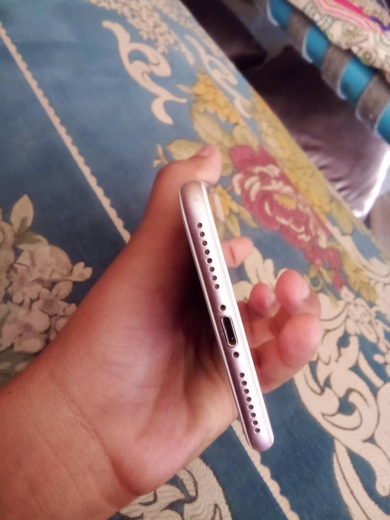 Apple iPhone 7 Plus 0