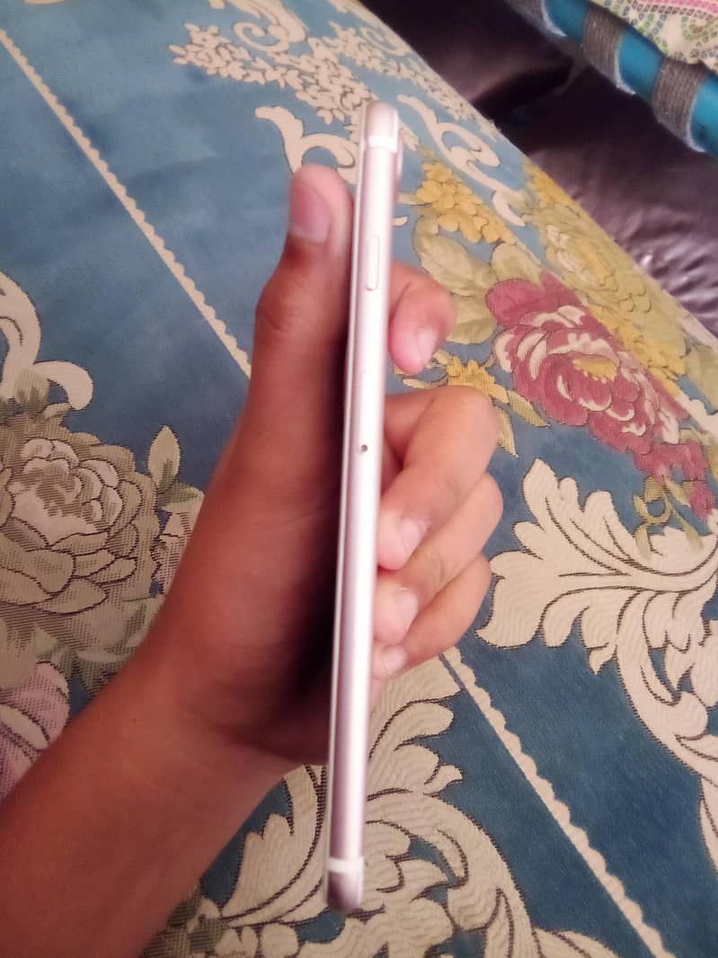 Apple iPhone 7 Plus 1