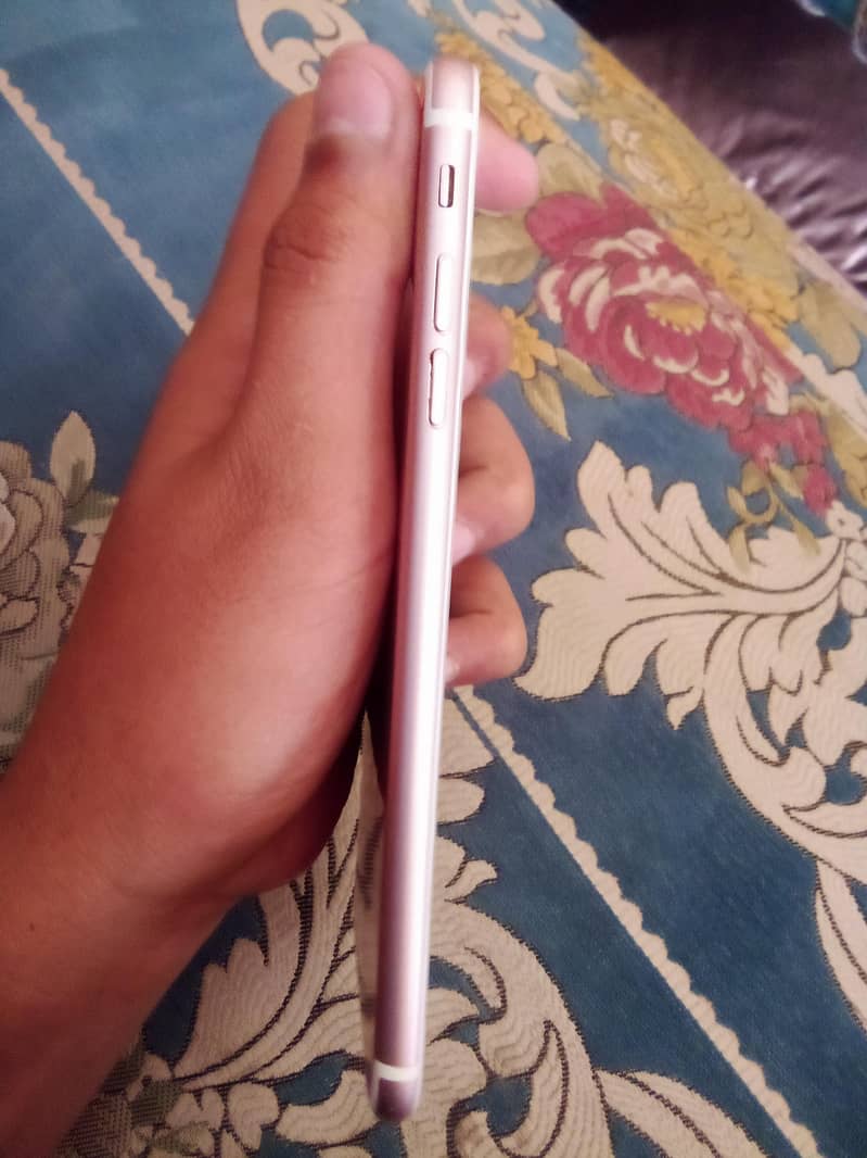 Apple iPhone 7 Plus 4