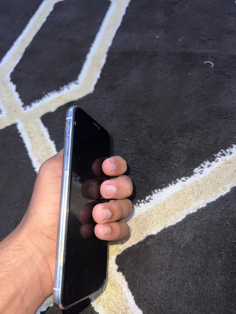 Apple iPhone X 4