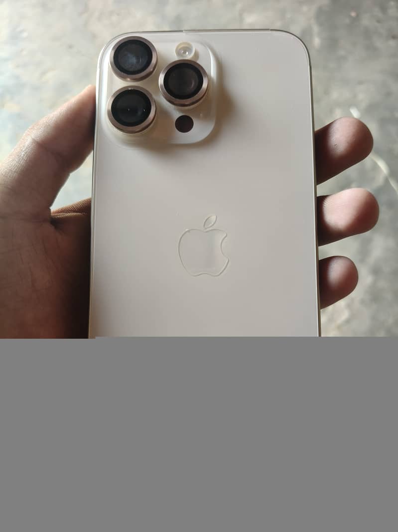 Apple iPhone 16 Pro Max 3