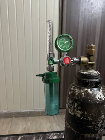 New oxygen cylinder with regulator for sale