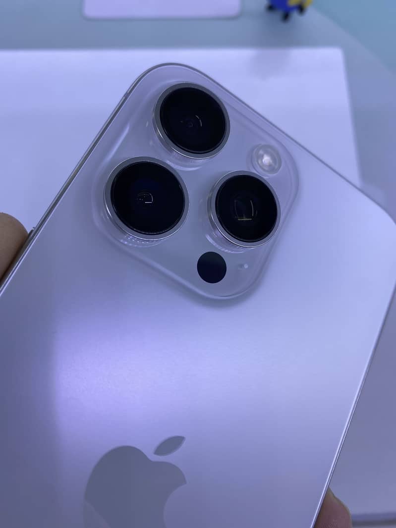 iPhone 15 Pro Max (1 cycle) 4