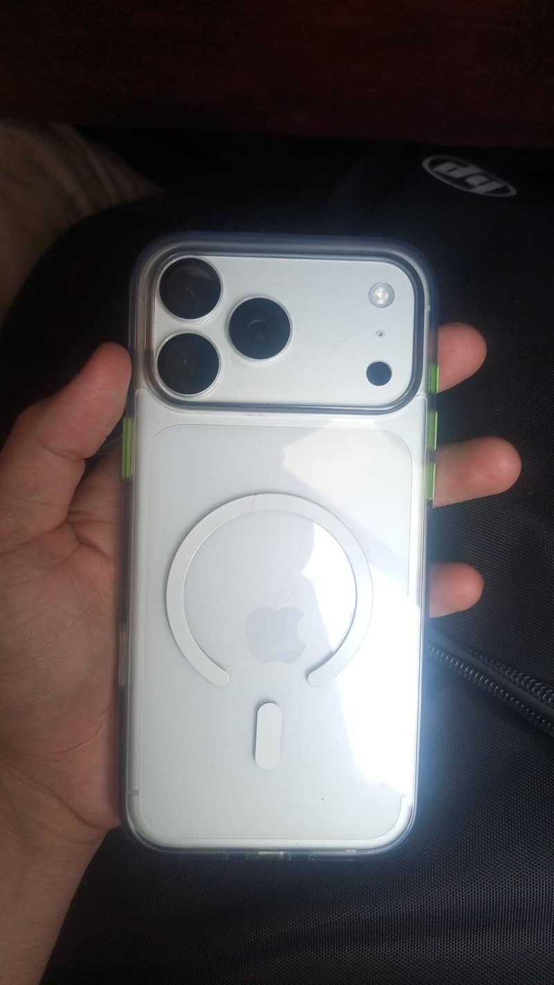 Apple iPhone 17 Pro Max 1
