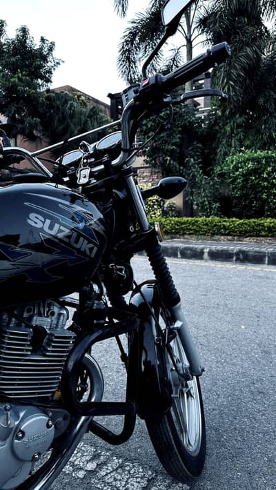Suzuki GS 150 SE (Special Edition) – Islamabad number | 2022 Model |
