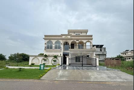 50*90 1 kanal Luxurious Bradnew house for sael in G-13 Islamabad