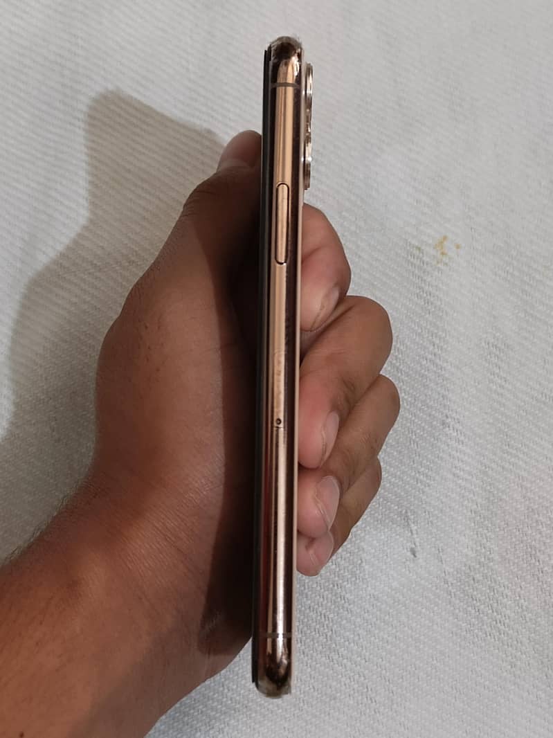 Apple iPhone 11 Pro 3