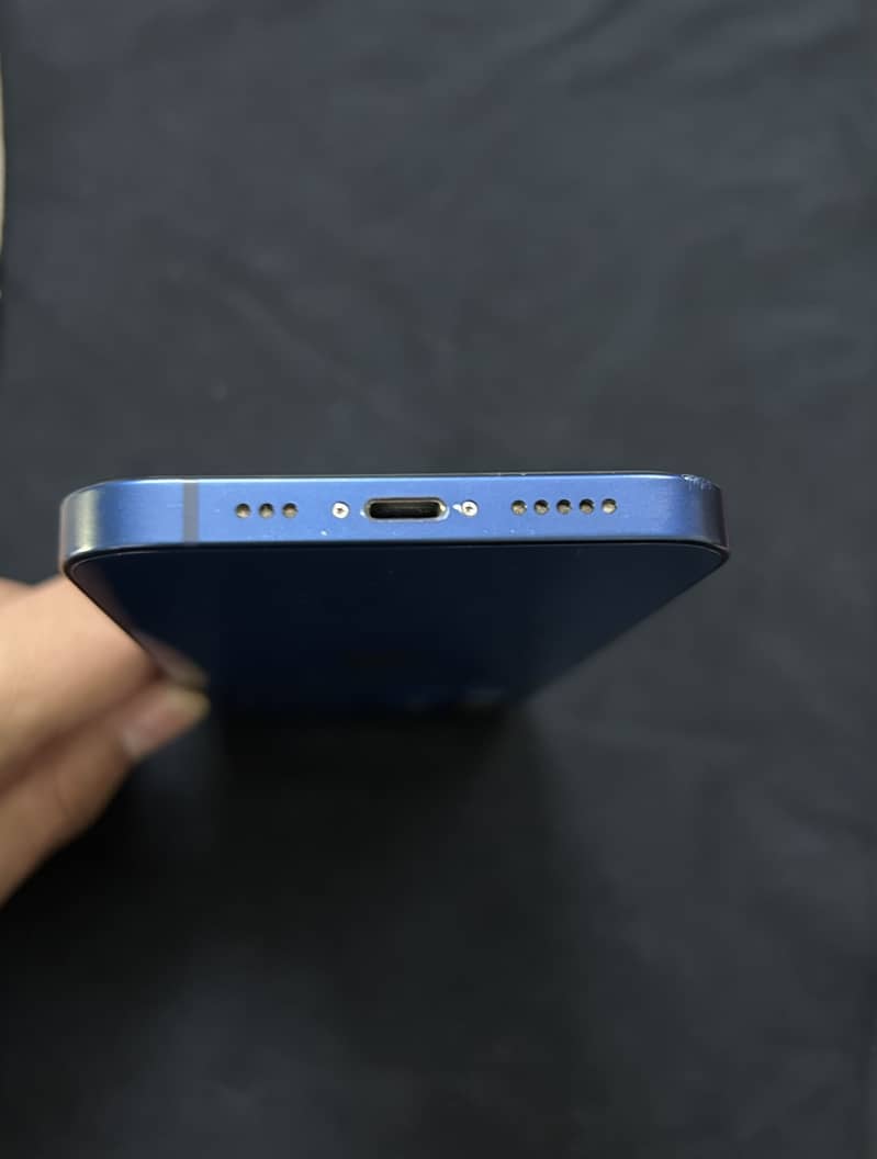 Apple iPhone 12 4