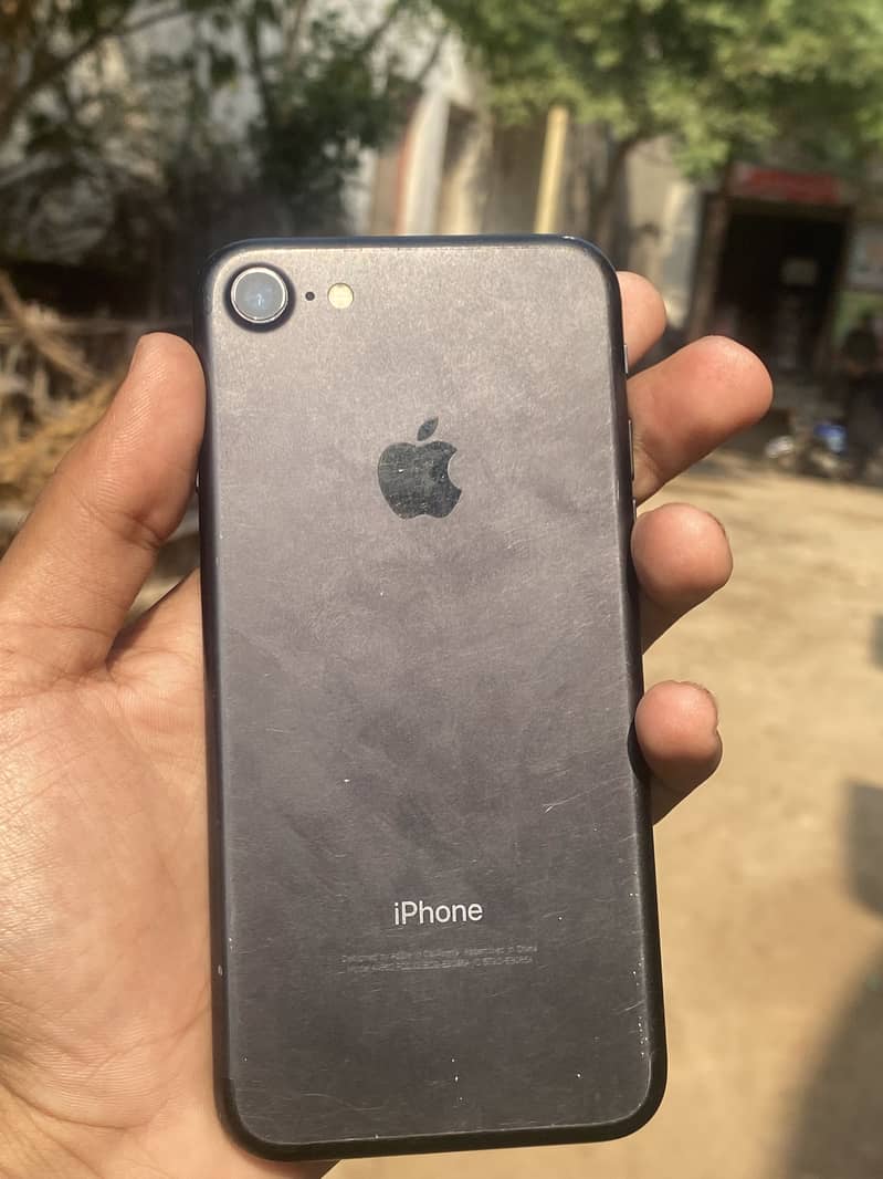 Apple iPhone 7 0