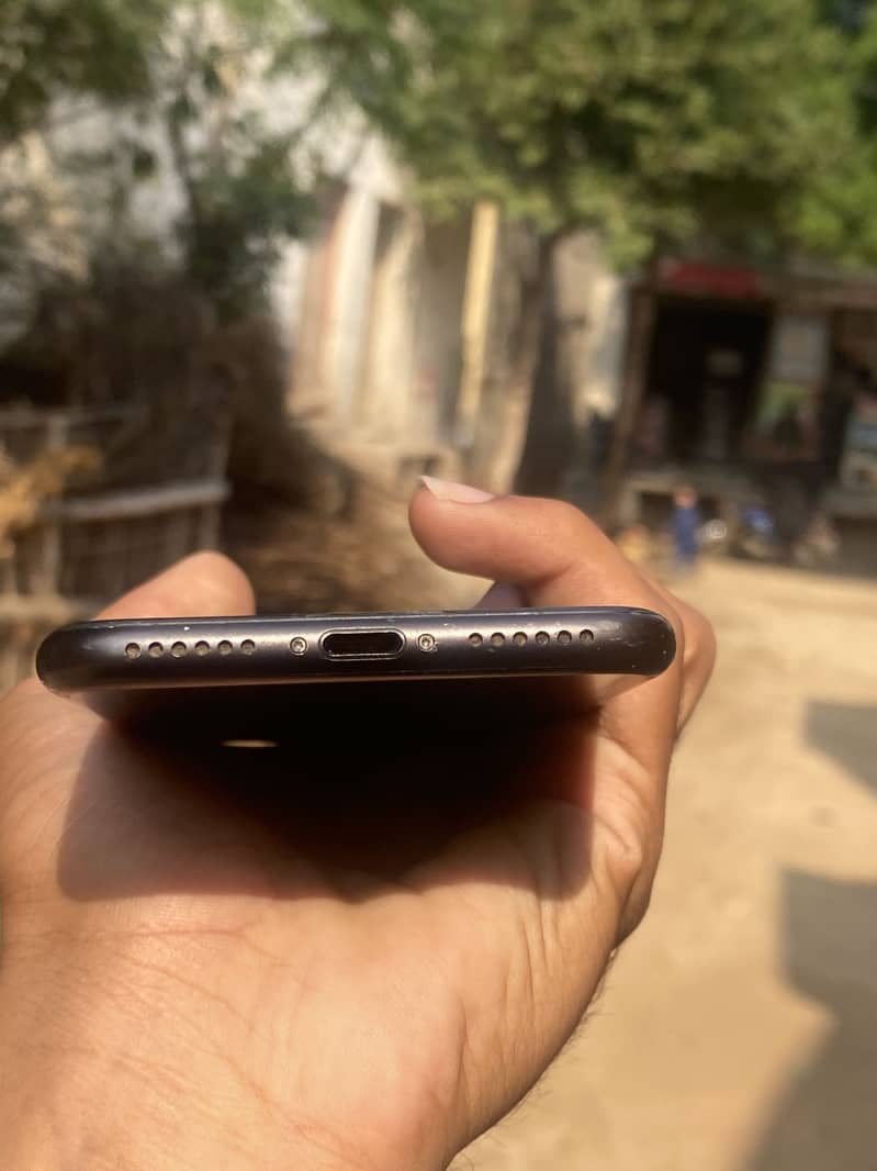 Apple iPhone 7 3