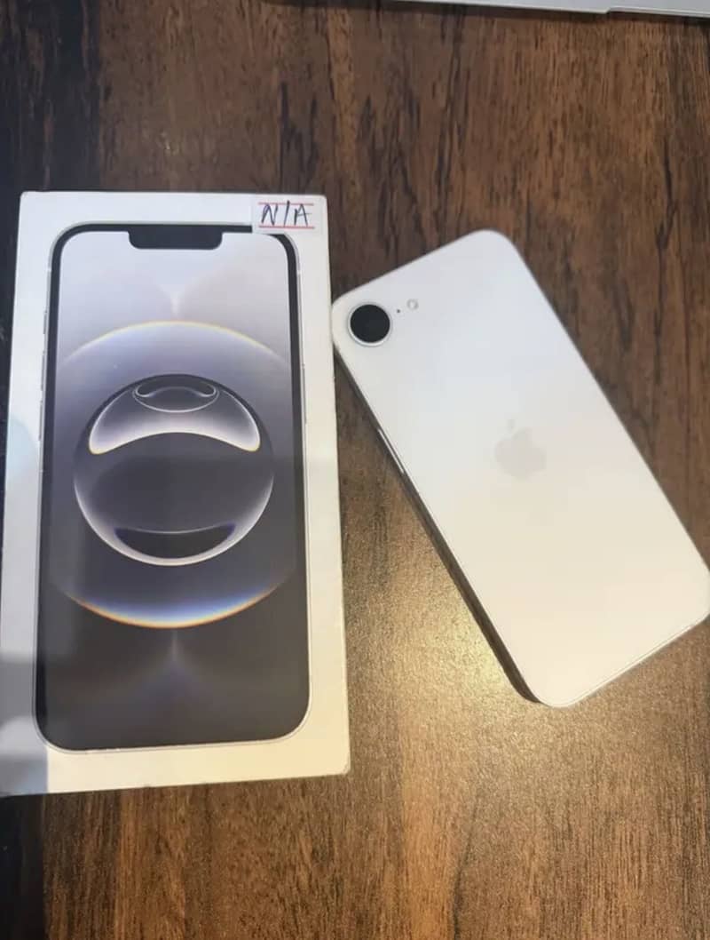 Apple iPhone 16e 2
