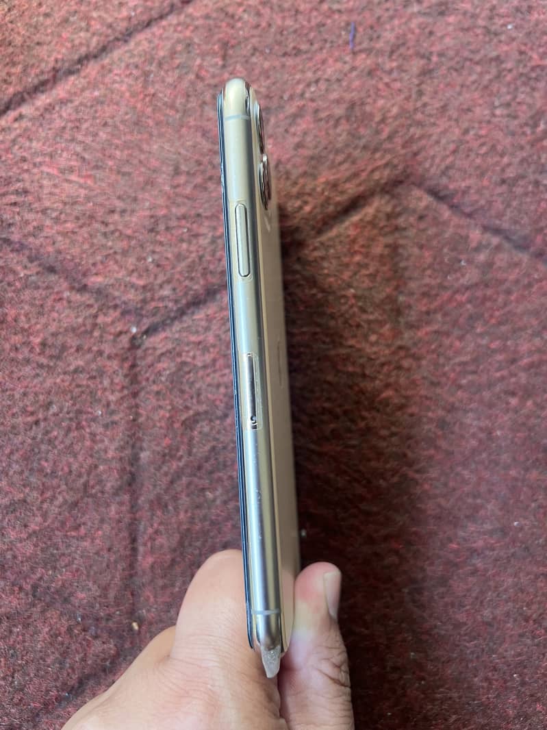 Apple iPhone 11 Pro 2