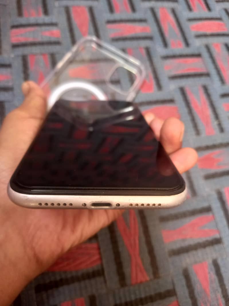 Apple iPhone 11 0