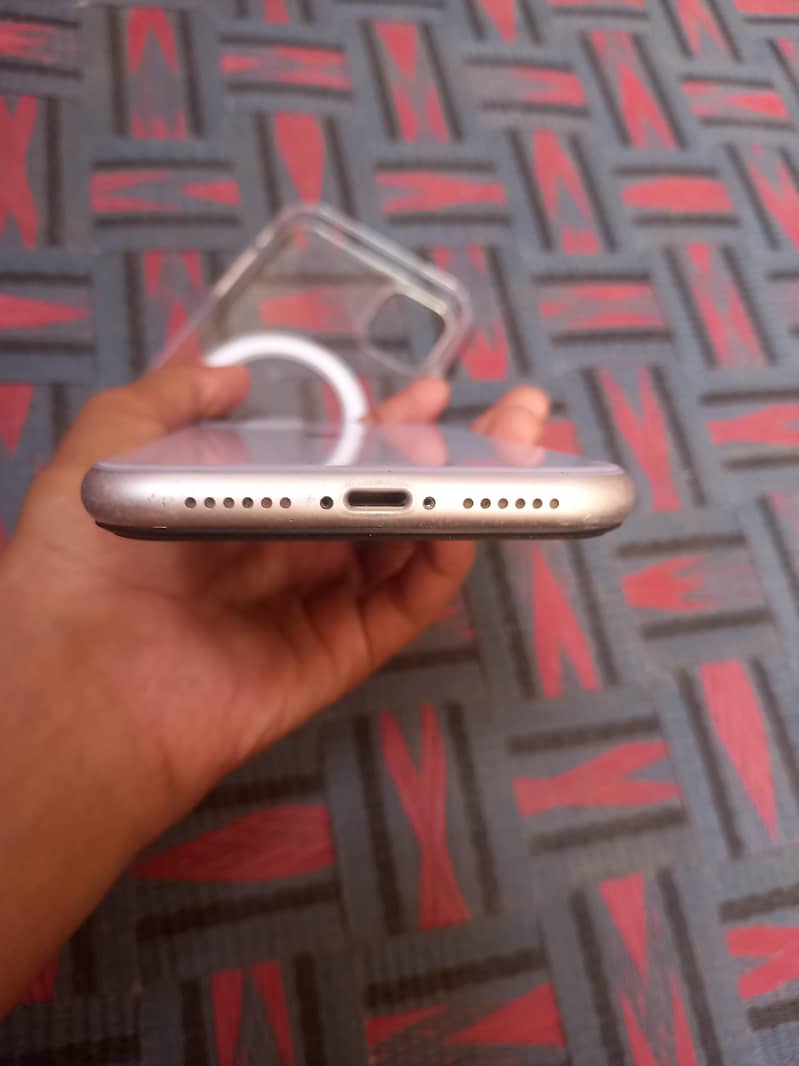 Apple iPhone 11 3