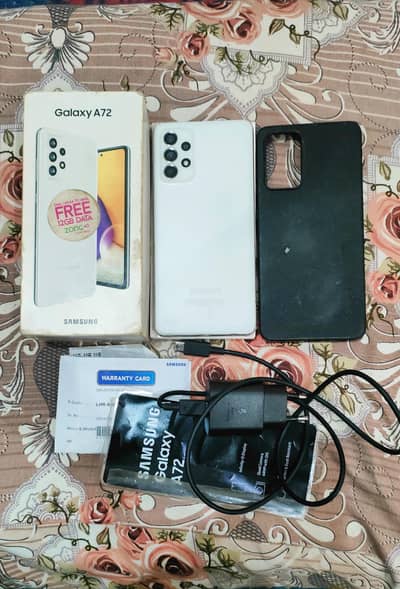 Samsung Mobile A72 Ladies hand use