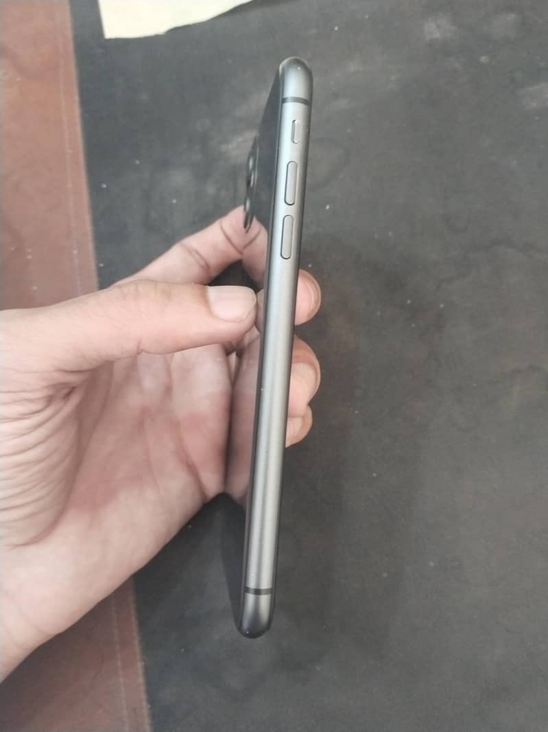 Apple iPhone 11 3