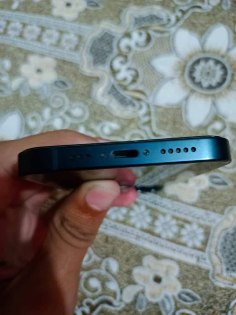 Apple iPhone 13 3