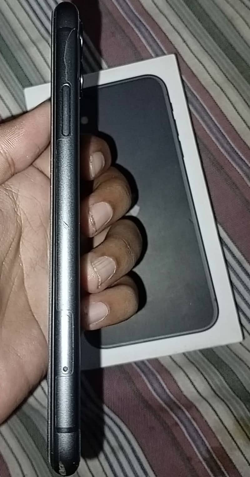 Apple iPhone 11 4